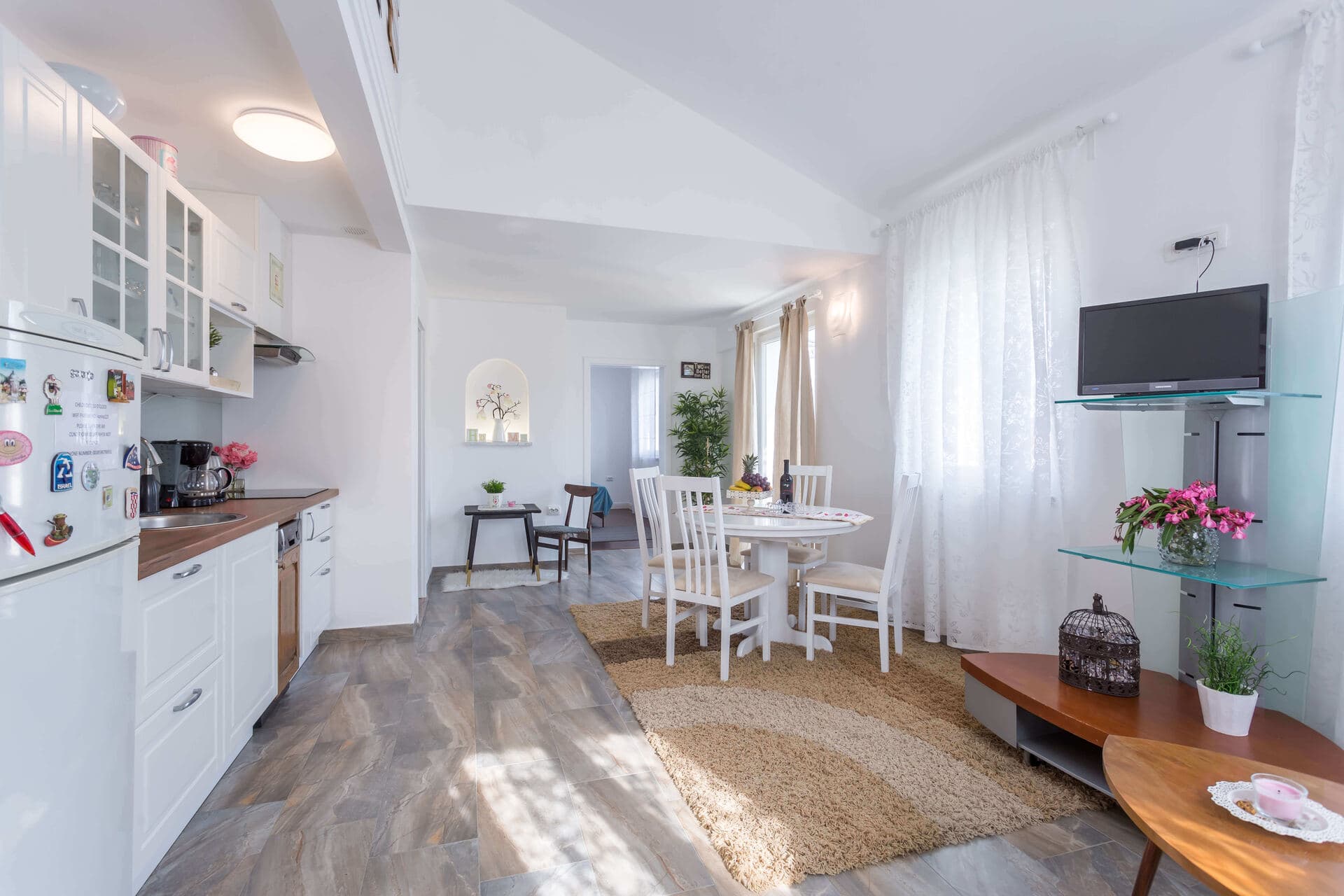 Apartment with balcony photo 2