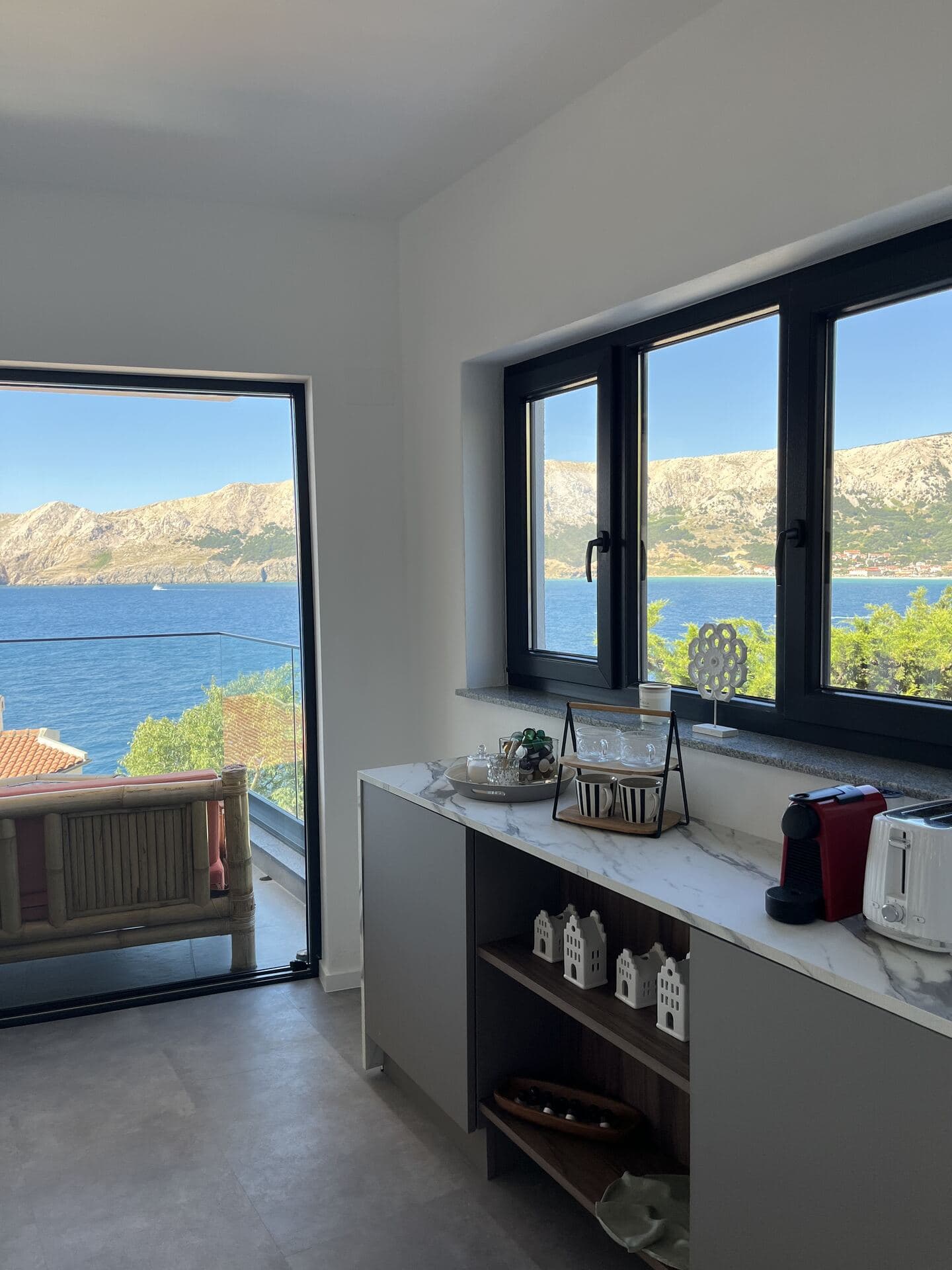 Sea View Residence