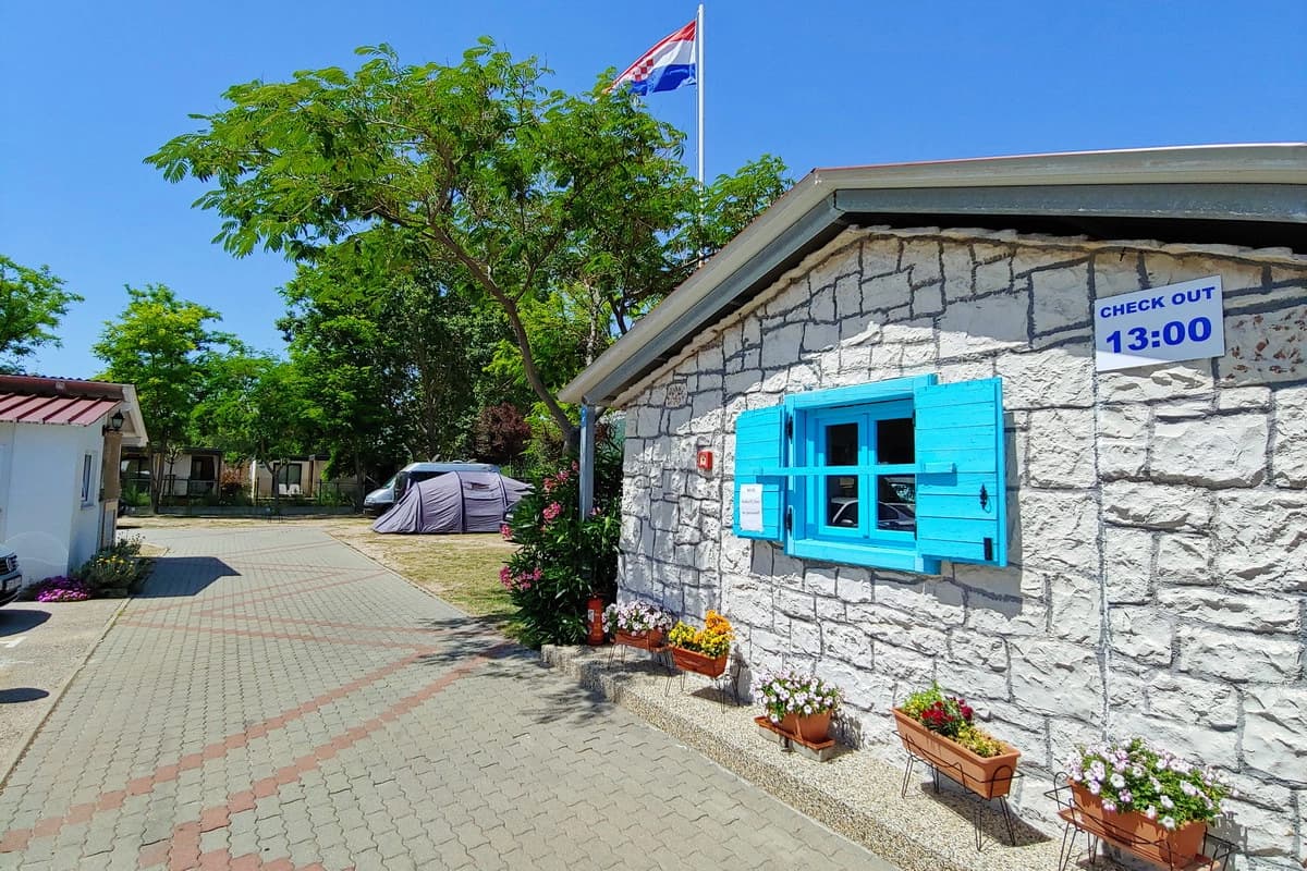 Kamp Mali, Baška